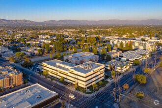 6800 Owensmouth Ave, Woodland Hills, CA - Aerial  map view