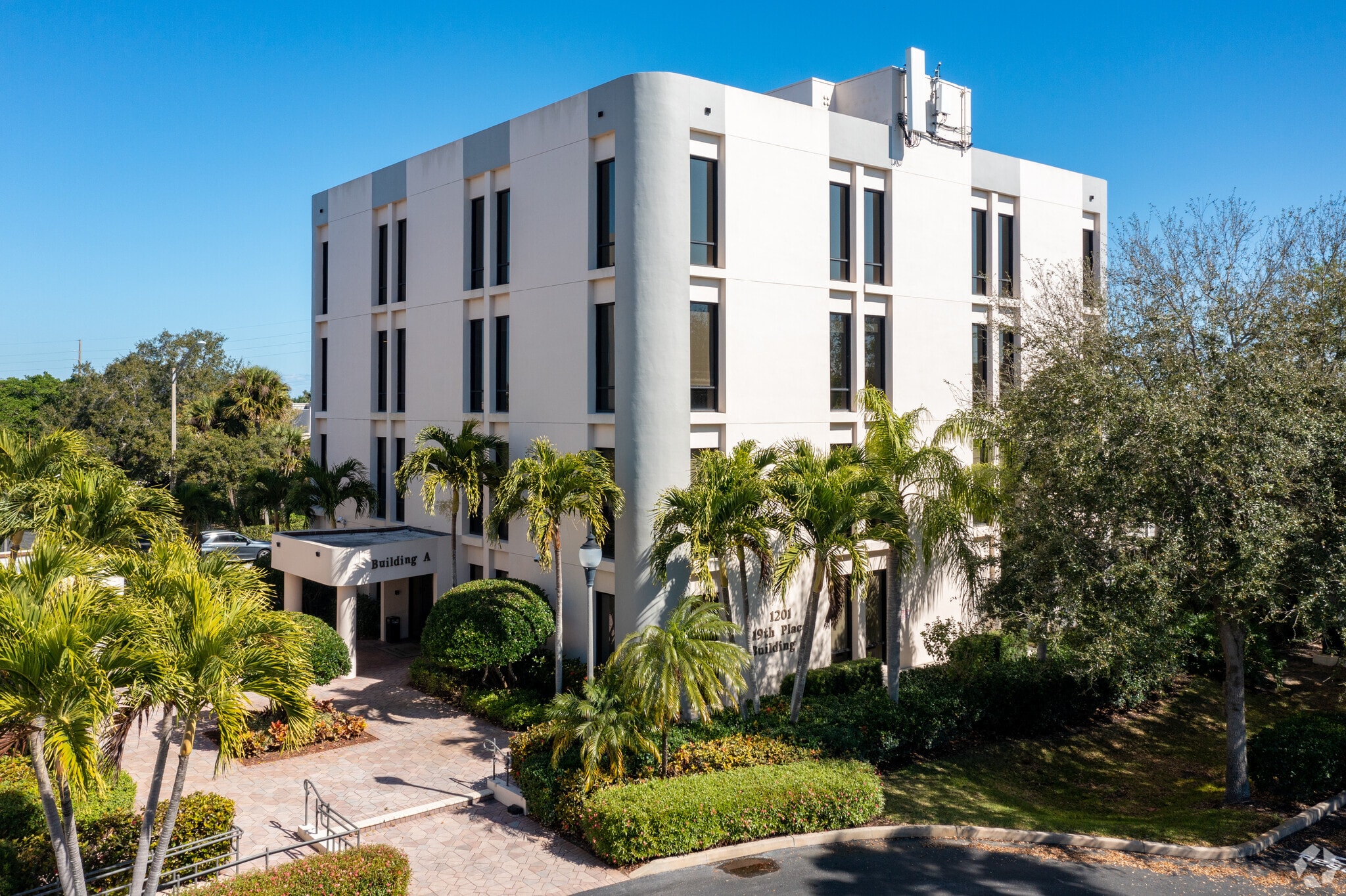 1201 19th Pl, Vero Beach, FL à louer Photo principale- Image 1 de 39