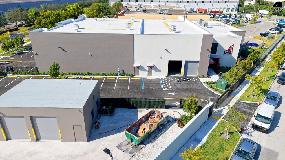 10941 NW 123rd St, Medley, FL à louer - Photo du bâtiment - Image 3 de 17