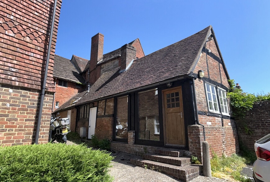 High St, East Grinstead à louer - Photo du bâtiment - Image 2 de 2