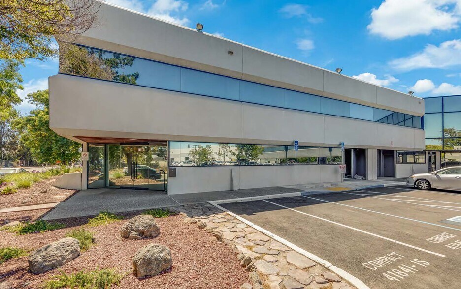 41829 Albrae St, Fremont, CA à louer - Photo du bâtiment - Image 3 de 6