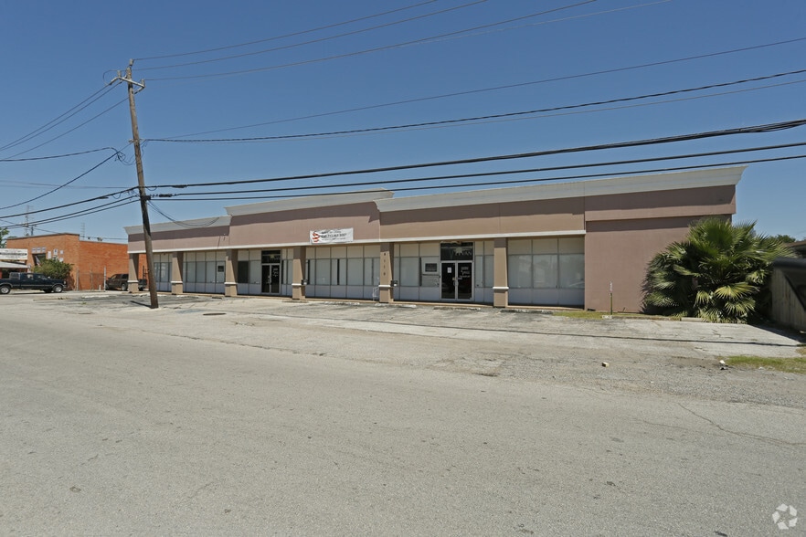 5108-5112 Ashbrook Dr, Houston, TX for lease - Building Photo - Image 2 of 2