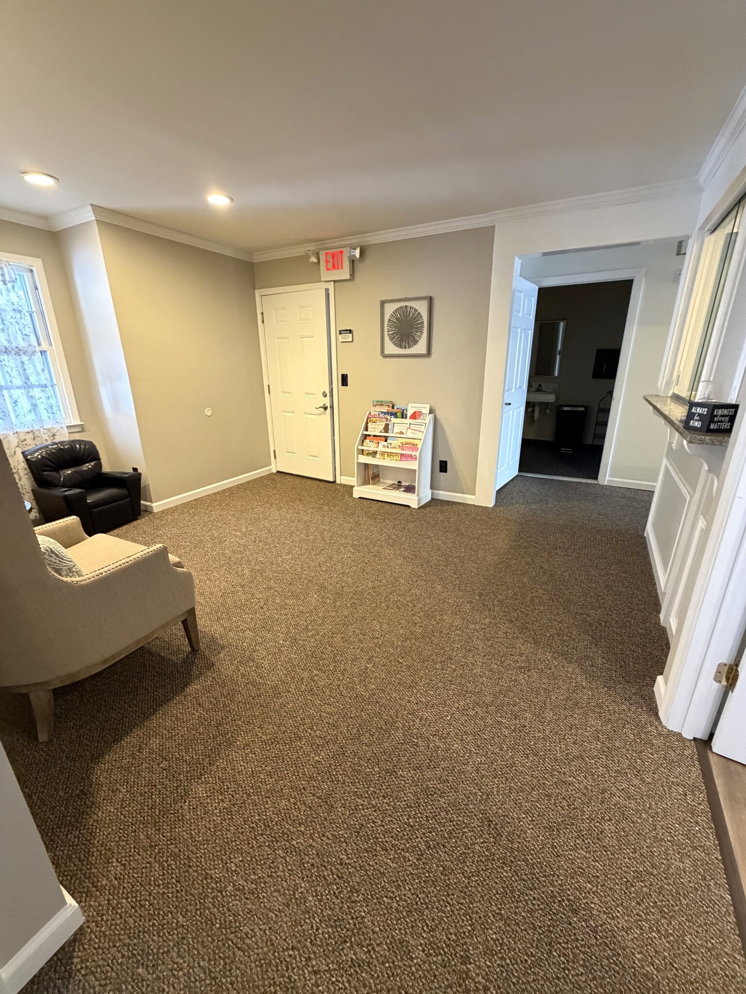 25 Church Hill Rd, Newtown, CT à louer Photo intérieure- Image 1 de 6