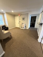 25 Church Hill Rd, Newtown, CT à louer Photo intérieure- Image 1 de 6