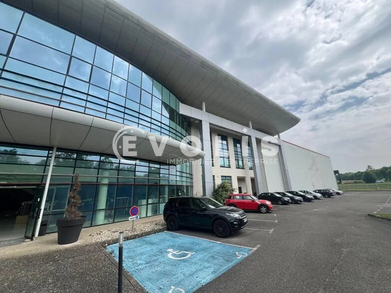 Flex dans Villefontaine à louer - Photo du bâtiment - Image 3 de 20