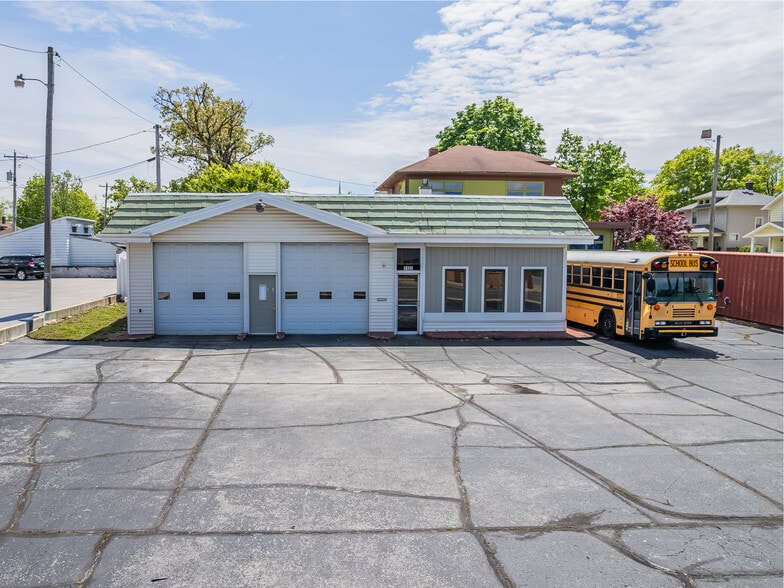 1102 E State Blvd, Fort Wayne, IN à vendre - Photo du bâtiment - Image 2 de 10