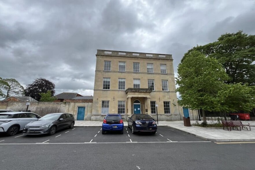 5 Roundstone St, Trowbridge for sale - Building Photo - Image 1 of 16
