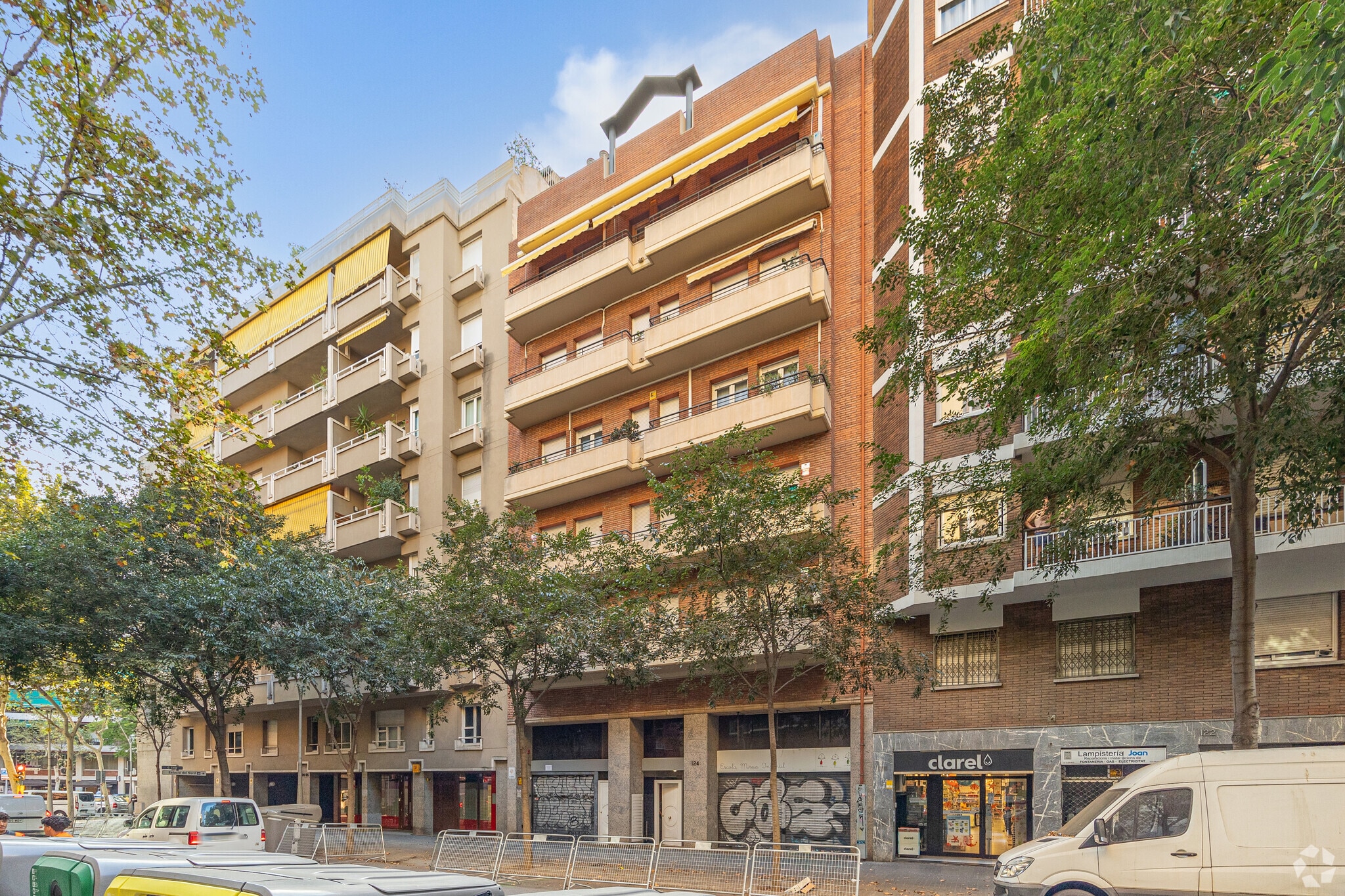 Retail in Barcelona, Barcelona for lease Primary Photo- Image 1 of 3