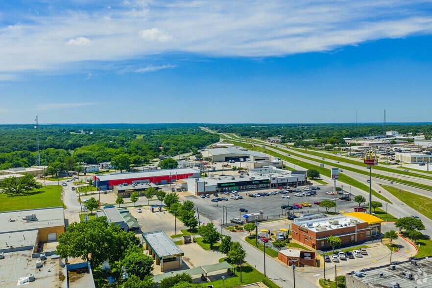 605 Northwest Pky, Azle, TX for lease - Primary Photo - Image 1 of 14