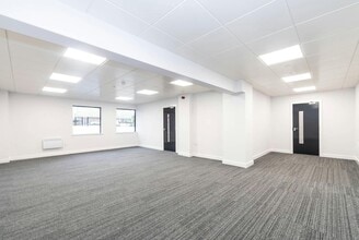 Nepshaw Ln S, Morley à louer Photo intérieure- Image 2 de 3