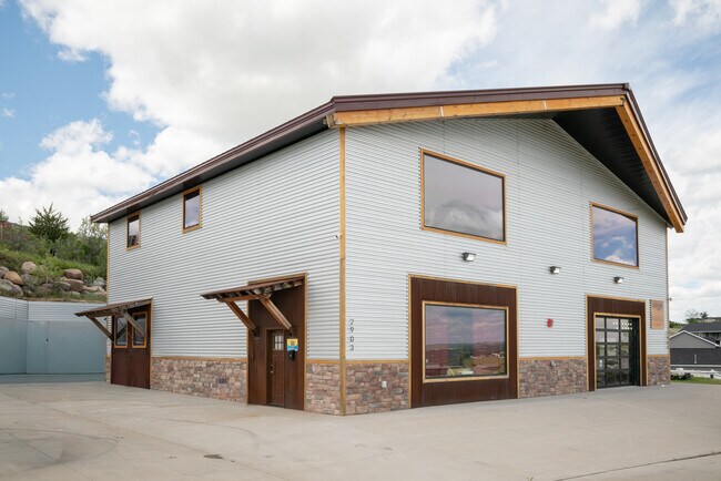 Plus de détails pour 2903 Jude Ln NW, Mandan, ND - Commerce de détail à vendre