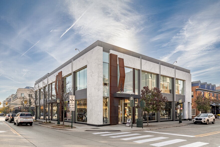 55-99 W Maple Rd, Birmingham, MI à louer - Photo du bâtiment - Image 3 de 14