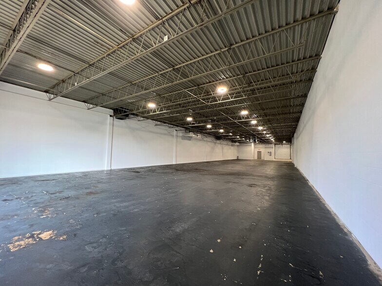 9411 N Crescent Blvd, Pennsauken, NJ à louer - Photo du bâtiment - Image 2 de 5