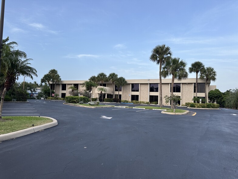 1300 N Federal Hwy, Boca Raton, FL for lease - Building Photo - Image 1 of 21