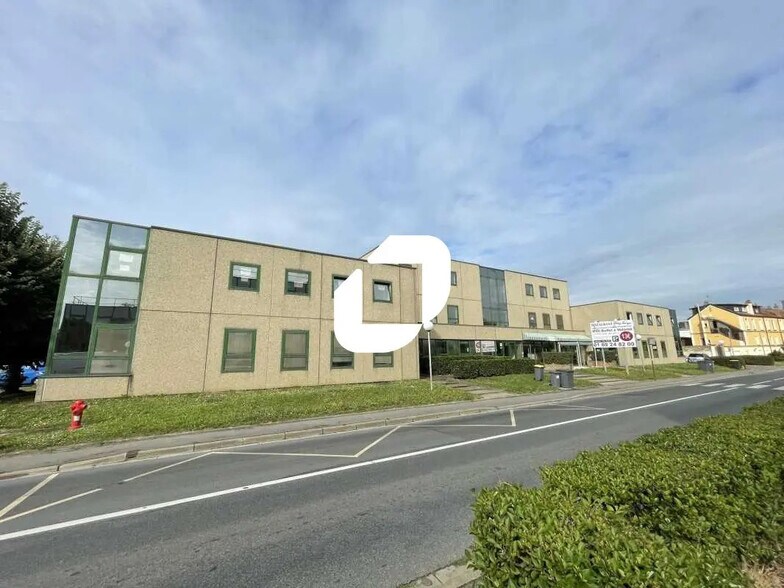 Bureau dans Viry-Châtillon à louer - Photo du bâtiment - Image 1 de 9