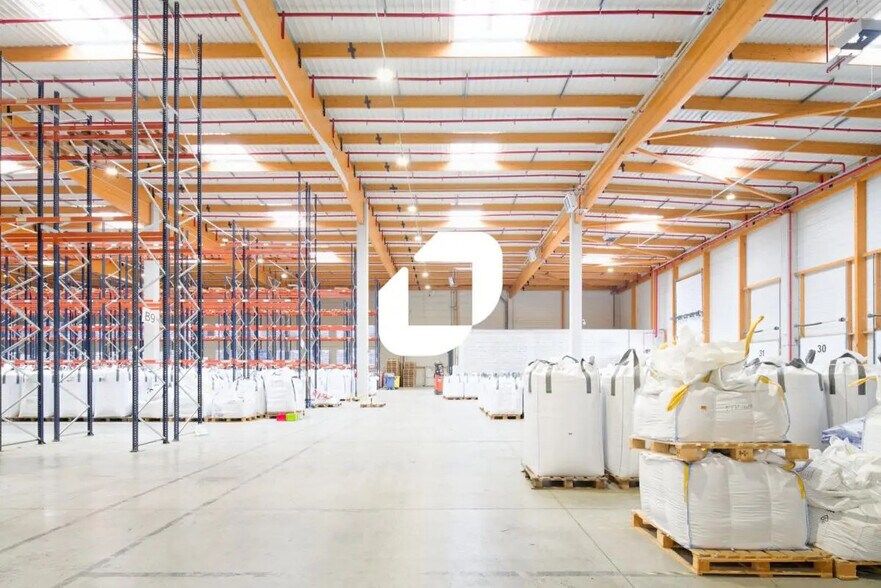 Industrial in Bollène for lease - Interior Photo - Image 2 of 8