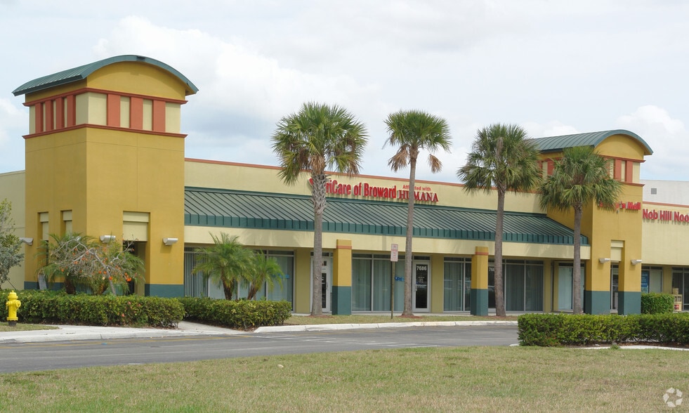 7642-7686 Nob Hill Rd, Tamarac, FL for lease - Building Photo - Image 2 of 6