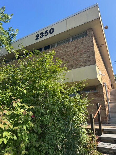 2350 Washtenaw Ave, Ann Arbor, MI à louer - Photo du bâtiment - Image 1 de 3