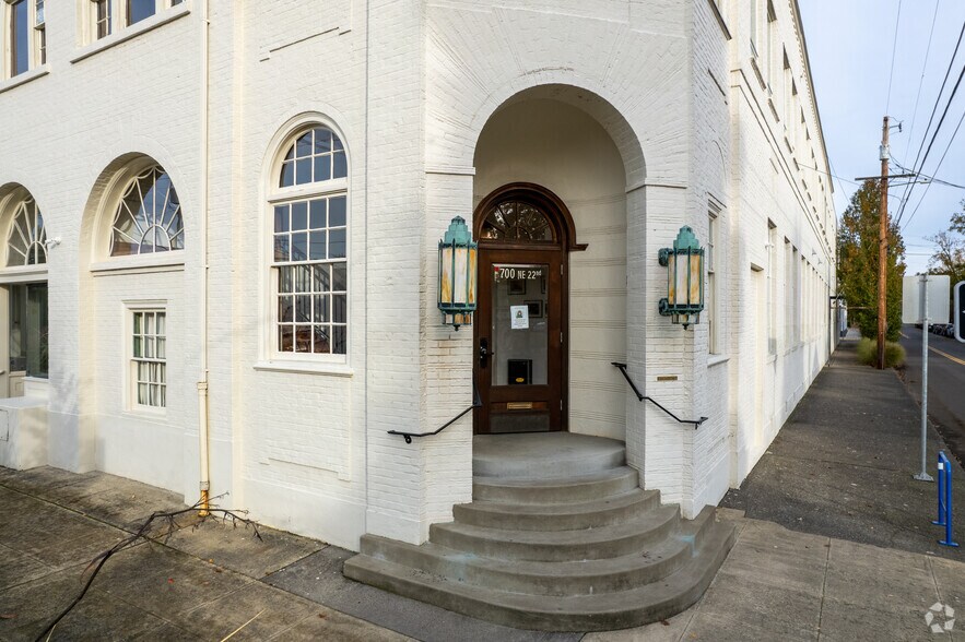 2222 NE Oregon St, Portland, OR à louer - Photo du bâtiment - Image 3 de 21