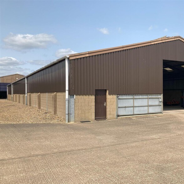 Baggrave Hall Rd, Leicester à louer - Photo du bâtiment - Image 3 de 14