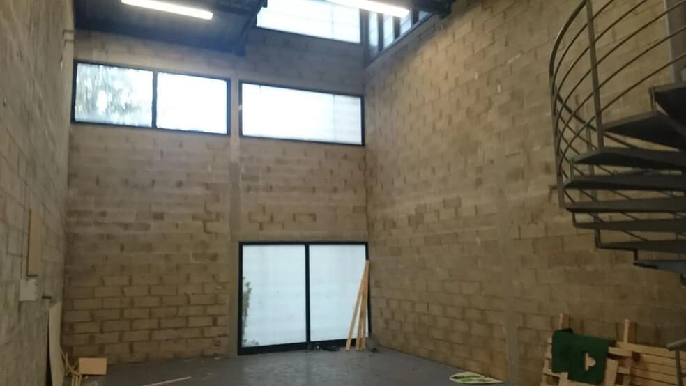 Bureau dans Garges-lès-Gonesse à louer - Photo intérieure - Image 1 de 2