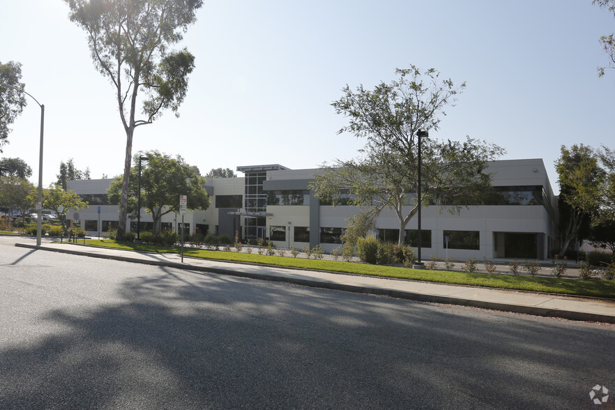 2100 Corporate Center Dr, Thousand Oaks, CA for lease - Building Photo - Image 1 of 8