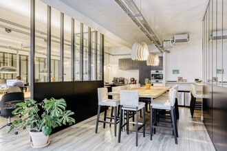 32 Rue Des Jeuneurs, Paris for lease Interior Photo- Image 2 of 7