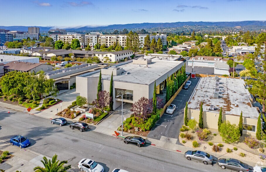 540 Price Ave, Redwood City, CA à louer - Photo du bâtiment - Image 3 de 3