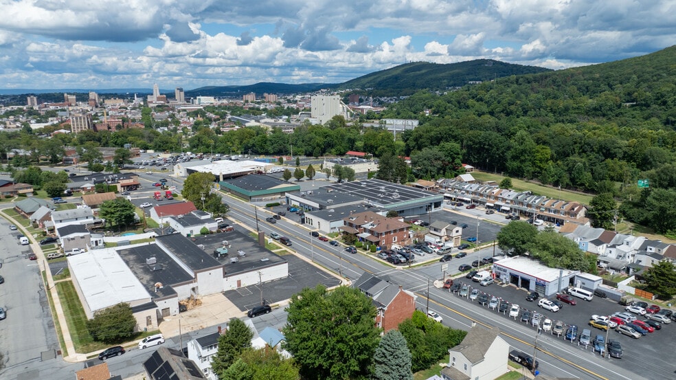 345 Morgantown Rd, Reading, PA for lease - Building Photo - Image 2 of 10