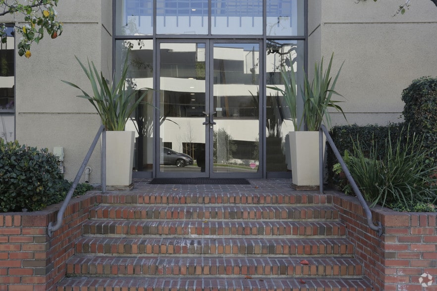 4520 Wilshire Blvd, Los Angeles, CA for lease - Building Photo - Image 3 of 15
