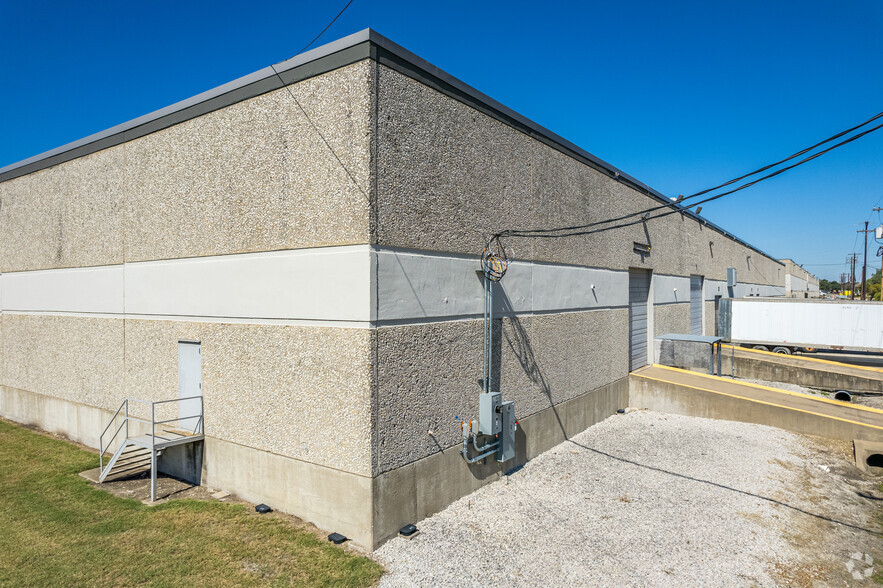 11460-11480 Hillguard Rd, Dallas, TX for lease - Building Photo - Image 2 of 7