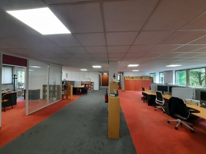 Office in Rouen for lease - Interior Photo - Image 2 of 15