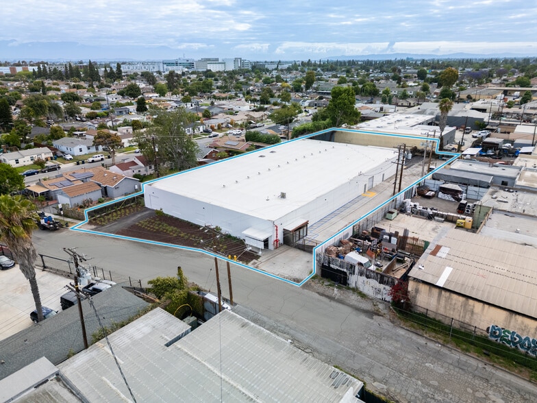 2728 N Slater Ave, Compton, CA à louer - Photo du bâtiment - Image 2 de 18