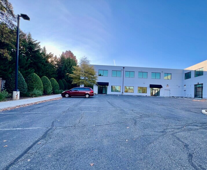 5440 Cherokee Ave, Alexandria, VA à louer - Photo du bâtiment - Image 3 de 12