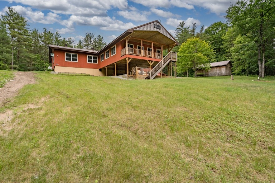 5679 Partridgeville Rd, Brantingham, NY à vendre - Photo du bâtiment - Image 2 de 37