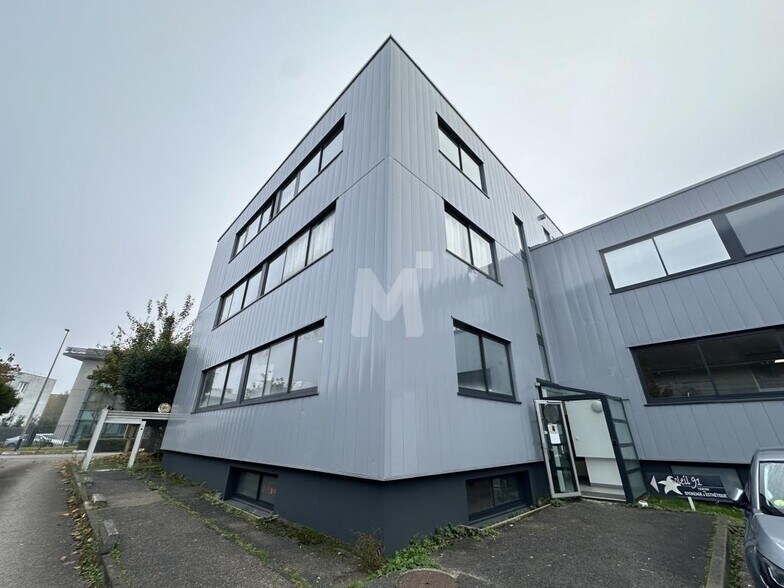 Flex in Les Ulis for lease - Building Photo - Image 2 of 6