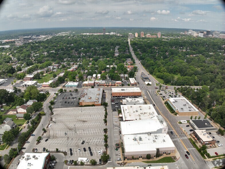 1031-1035 S Big Bend Blvd, Saint Louis, MO à vendre - Communauté Matterport - Image 3 de 22