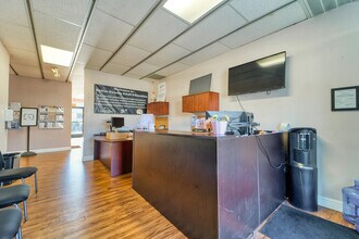 990 Klamath Ln, Yuba City, CA for lease Interior Photo- Image 1 of 43