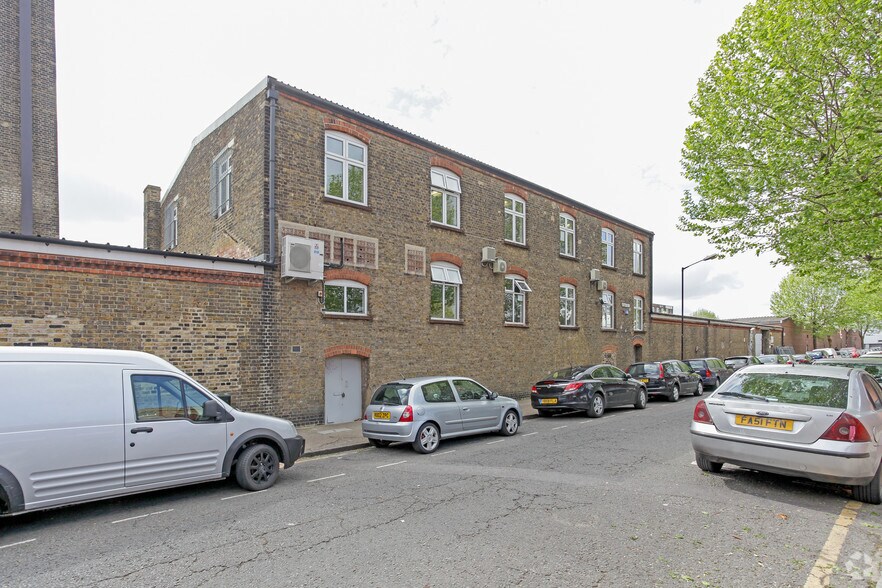 52 Beachy Rd, Londres à louer - Photo du bâtiment - Image 3 de 4