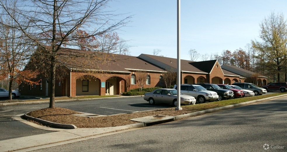 12801 Iron Bridge Rd, Chester, VA à vendre - Photo du bâtiment - Image 1 de 1