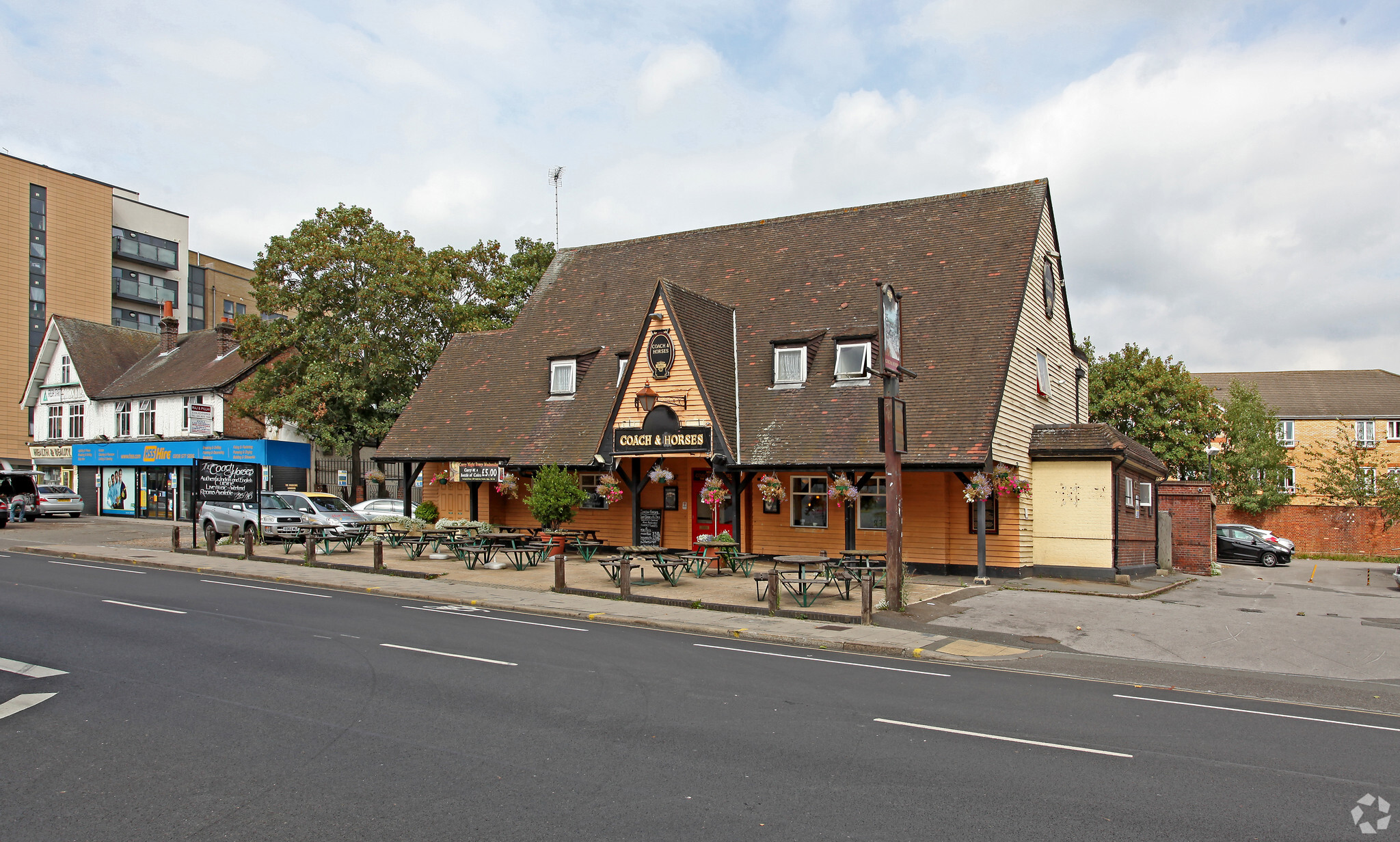 684 London Rd, Hounslow for sale Primary Photo- Image 1 of 1