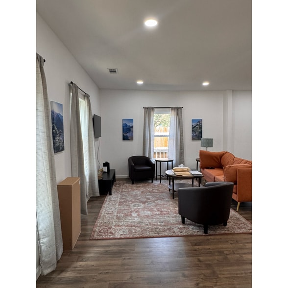 2005 May St, Fort Worth, TX for lease - Building Photo - Image 3 of 6