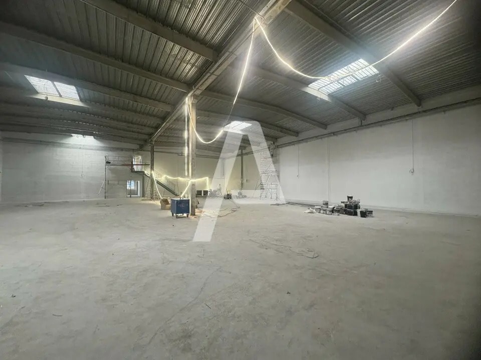 Flex in Ivry-sur-Seine for lease Interior Photo- Image 1 of 7