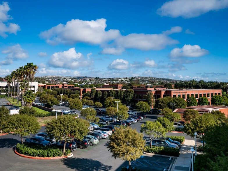 23 Corporate Plaza Dr, Newport Beach, CA for lease - Primary Photo - Image 1 of 13
