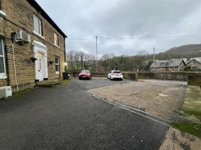 196 Huddersfield Rd, Holmfirth à louer - Photo du bâtiment - Image 2 de 2