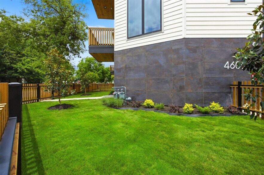 4605 Belmont Ave, Dallas, TX à vendre - Photo du bâtiment - Image 3 de 35
