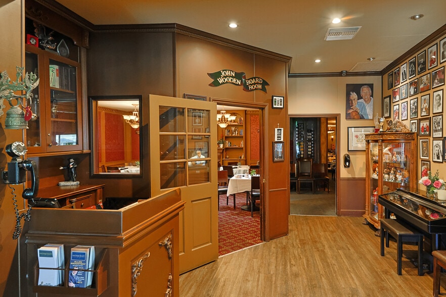4557 Sherman Oaks Ave, Sherman Oaks, CA for lease - Building Photo - Image 2 of 27