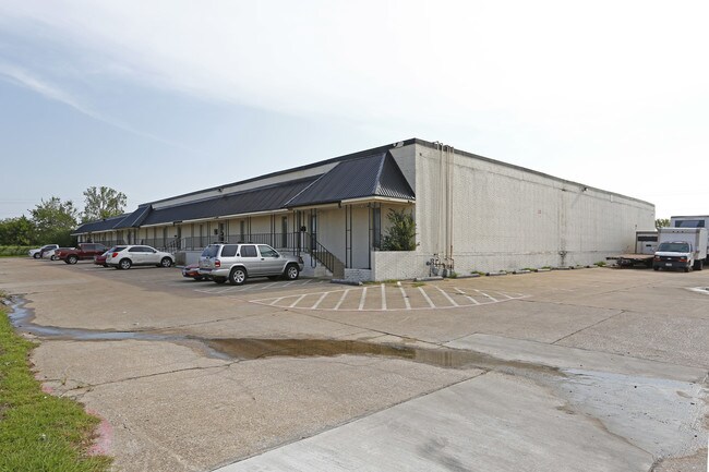 More details for 3022-3032 Lincoln Ct, Garland, TX - Industrial for Lease