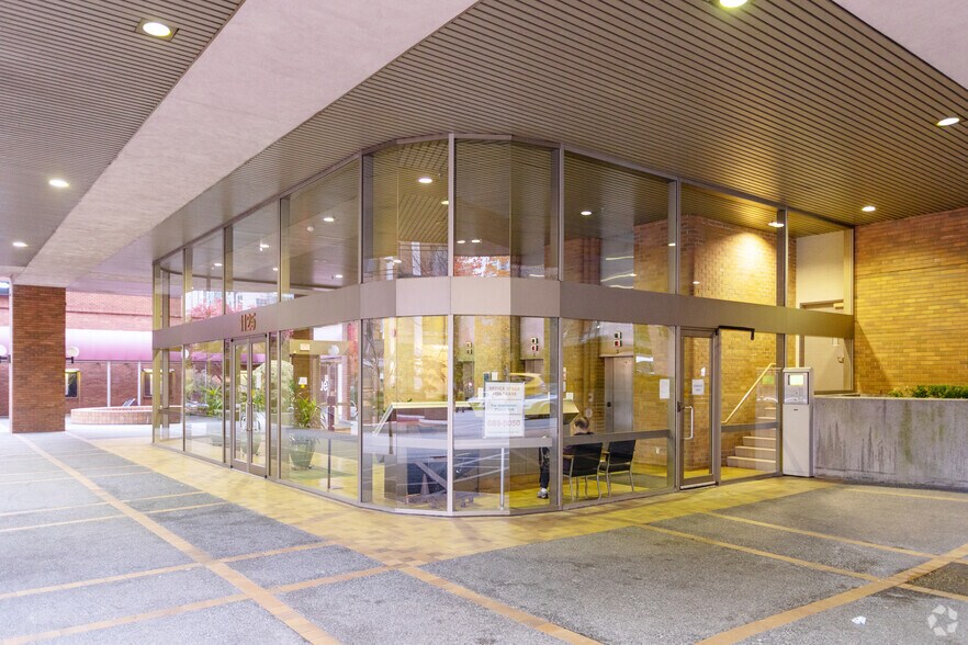 1125 Howe St, Vancouver, BC à louer - Photo du bâtiment - Image 3 de 3