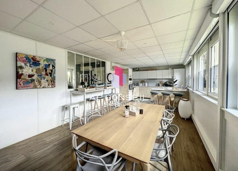 Office in Versailles for sale - Building Photo - Image 2 of 7